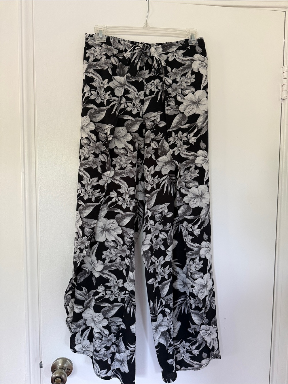 Mimi Chica Black & White Floral Wide-Leg Pants